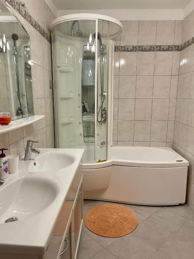 3 Bed *
